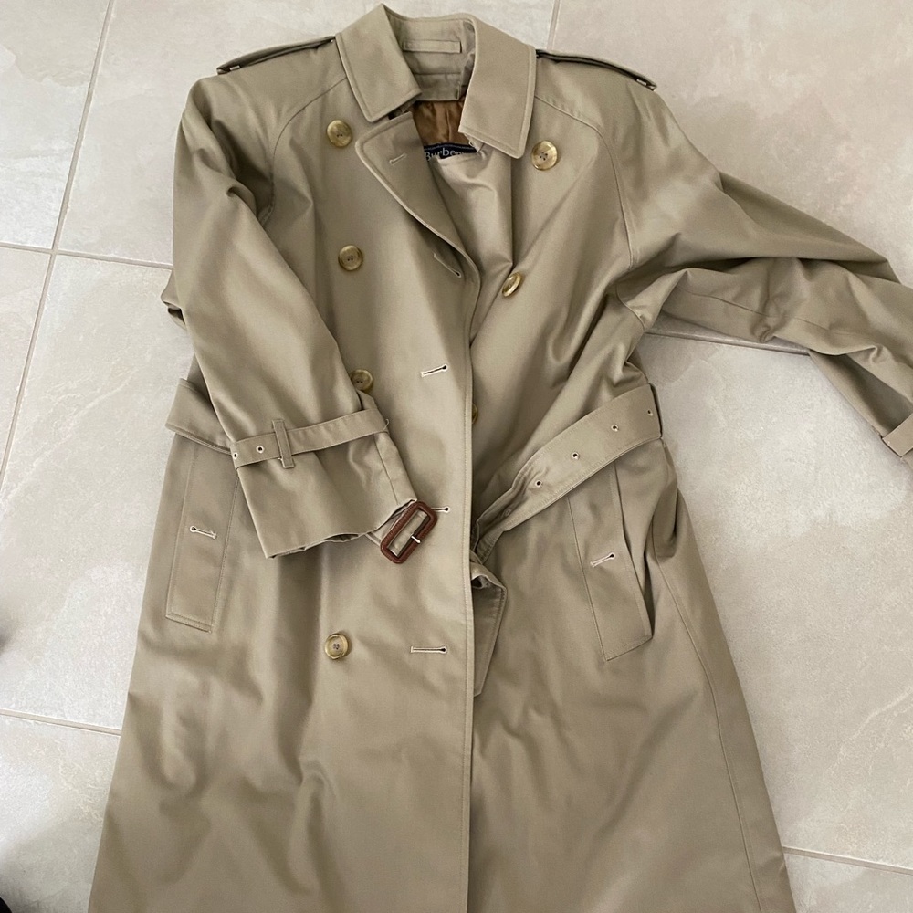 Women’s Burberry Belted Trench Coat Size 8